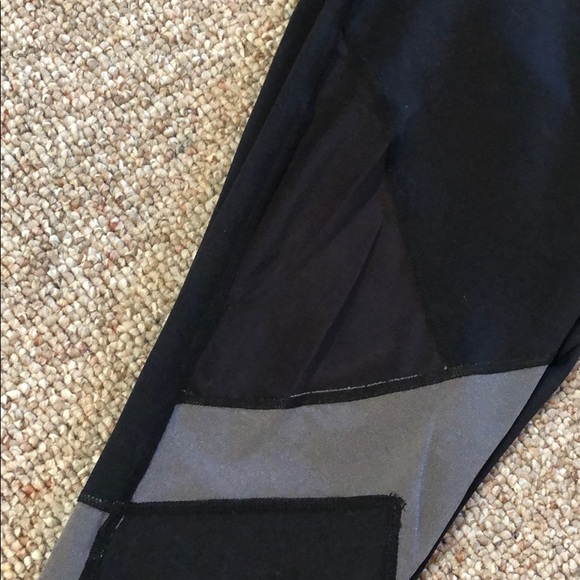 Sweaty Betty 3/4 Length reversible Leggings - Picture 5 of 5